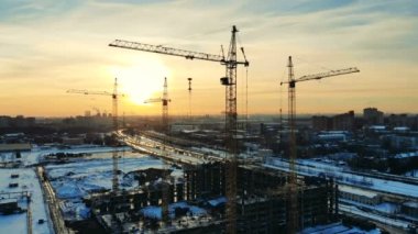 Birden çok Vinçler ile kentsel konut sitesi 