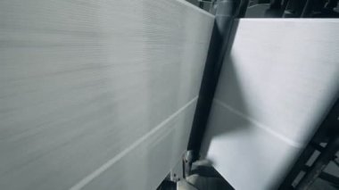 Silindirler uzun levhalar, tipografik ekipman hareket.