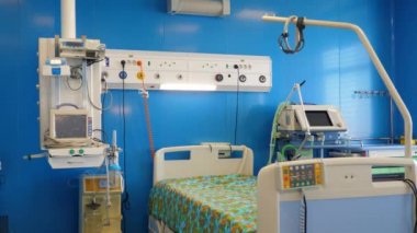 İçeride kimse olmayan tam donanımlı tıbbi revir