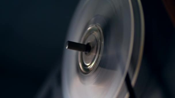 Carretel de gravadores no processo de rebobinagem — Vídeo de Stock