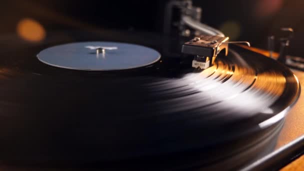 Lettore di dischi in vinile con disco rotante — Video Stock