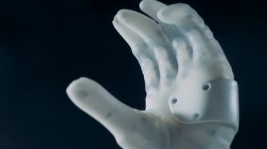 Robot el hareketli parmaklarında, yakın çekim.