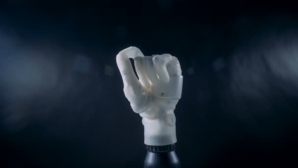 Witte hand buigt vingers automatisch, close-up. — Stockvideo