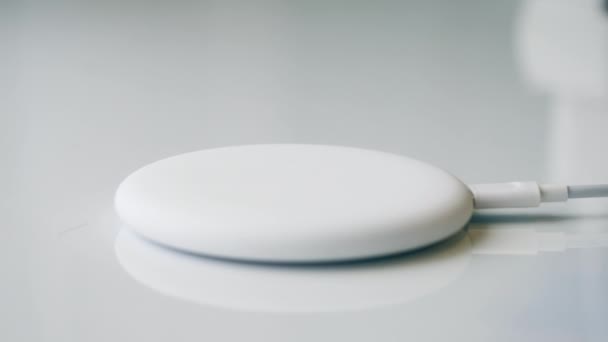 Wireless charger is powering a cellphone — Stock Video