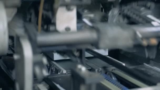 Автоматичне виробництво, книги на типографічній лінії . — стокове відео
