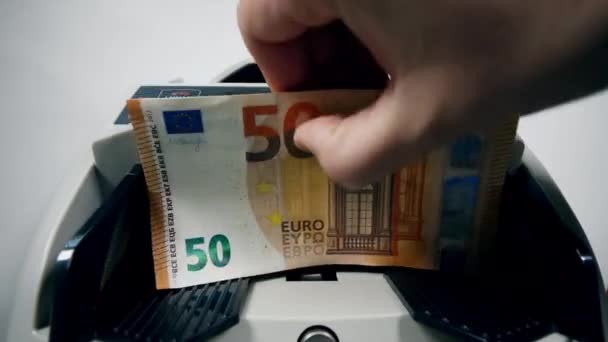 Dispositivo mecânico é o cálculo da moeda em euros — Vídeo de Stock