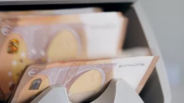 Euro banknotlarının mekanik hesaplanması