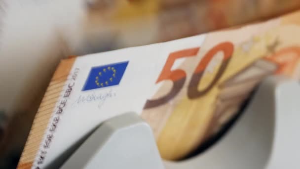 Zbliżenie banknotów euro podczas liczenia — Wideo stockowe