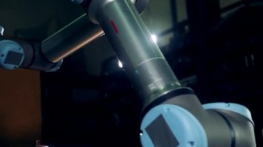 Endüstriyel robotun hareketli elemanları