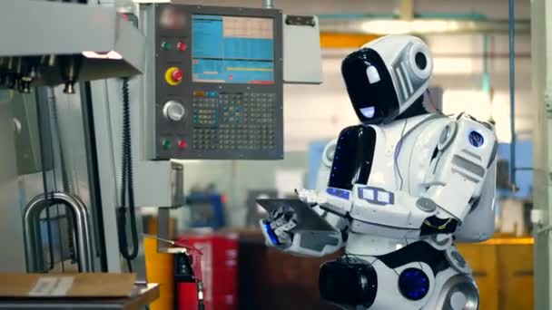 Lidský Droid je operační informatizující zařízení — Stock video