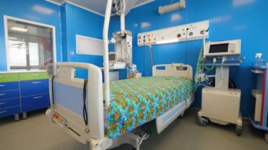 Yatak lı tıbbi revir ve modern ekipman