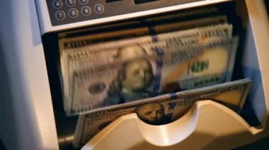 Elektronik para sayacı baskılı dolar ile çalışır.