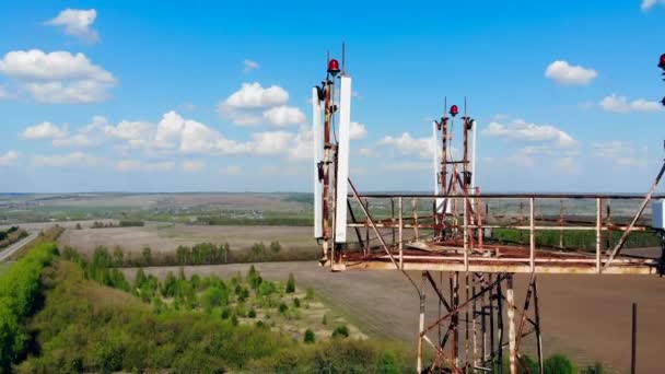 Equipped electricity tower transmitting signals. — Stock Video