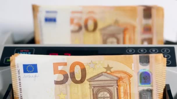 Белый счетчик проверяет наличные евро . — стоковое видео