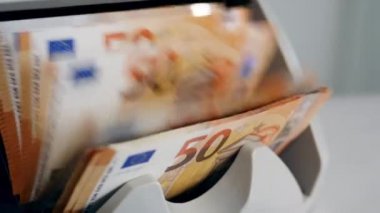 Bankacılık karşıtları avroyu kontrol ediyor, onları hatta itiyor.