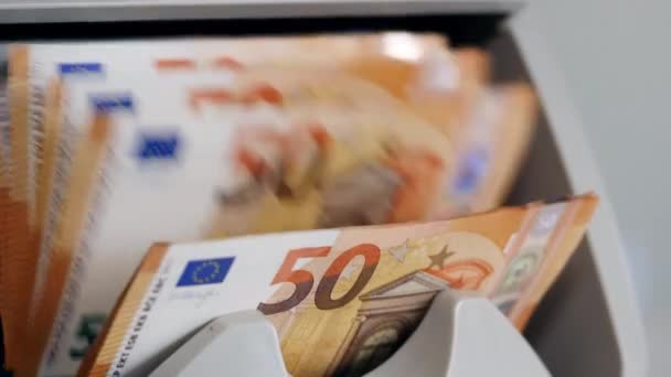 Elektroniczny licznik pieniędzy działa z euro. — Wideo stockowe