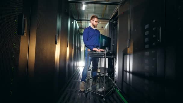 IT support concept. Person works with a computer, checking server equipment. — Stock Video