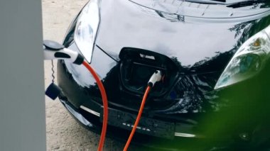 Elektrik nozulu bir elektroaraca yerleştirilir