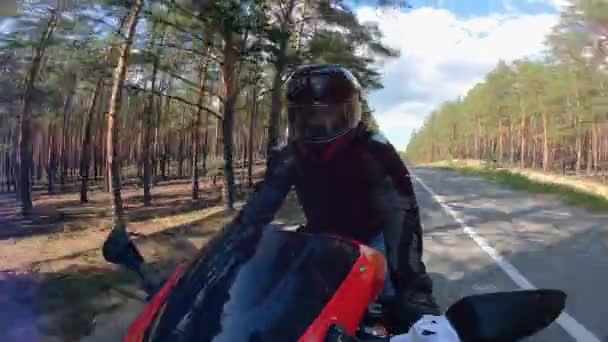 Biker is driving a vehicle in a front view — Stock Video