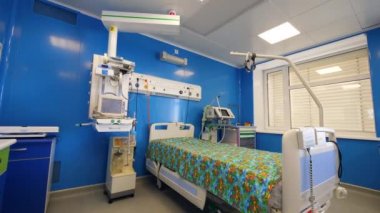 Tıbbi cihazlar ve yatak ile klinik savaşları.