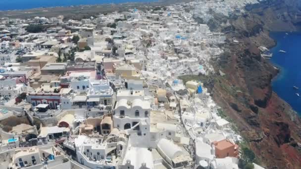 Cidade resort branco com muitos edifícios . — Vídeo de Stock