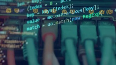 Bilgisayarda dijital kod içeren bir ekran.