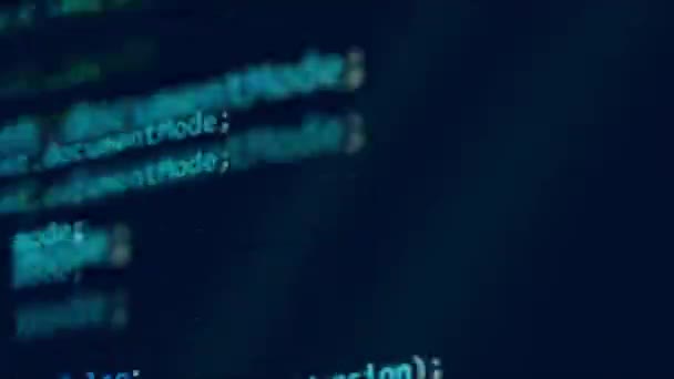 Digitaler Code auf einem Computermonitor. — Stockvideo