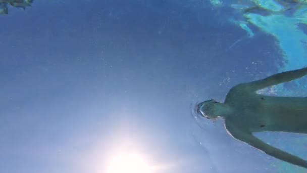 Maillot de bain mâle tiré depuis le sous-marin — Video