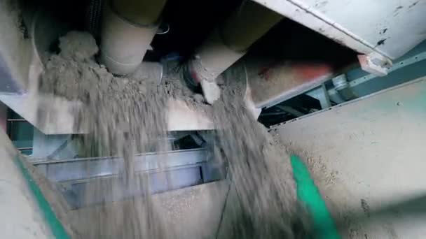 El hormigón seco se está procesando mecánicamente — Vídeo de stock