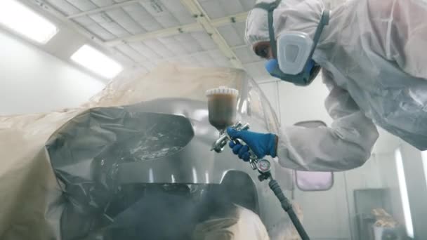 Automobile sta ottenendo spray-colorato in argento — Video Stock