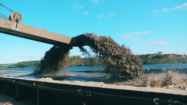 Flusso bifacciale di sabbia scavata con acqua — Video Stock