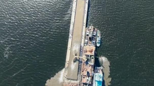 Vista desde arriba en la barcaza de extracción flotante — Vídeos de Stock