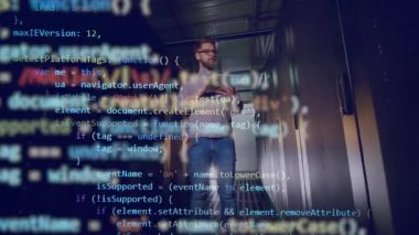 Şifreli veriler, Bt uzmanının resminin üzerinde ortaya çıkıyor