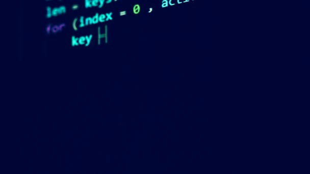 Blauw scherm waarop de programmeercode wordt gedraaid — Stockvideo