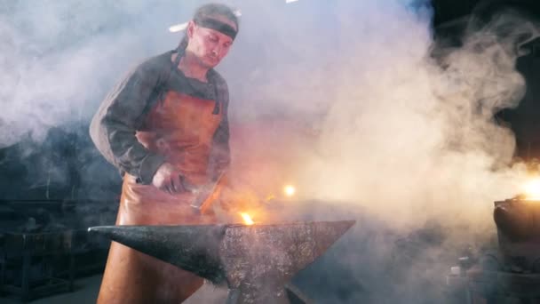 Iron forging process held by the blacksmith. Slow motion. — Stock Video