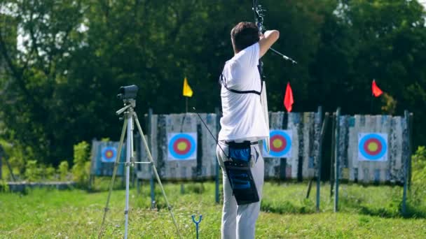 Man shoots a bow on a range with targets. — Stock Video