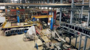 Makineleri ile Tuğla fabrika odası.