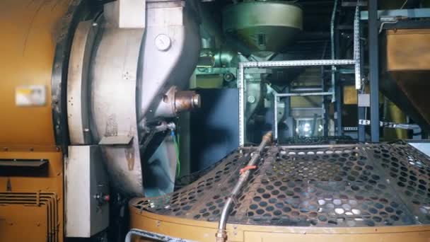 Unité d'usine avec une machine à mélanger fonctionnelle — Video