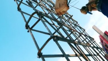 Metal çerçeve inşa ve sabit oluyor