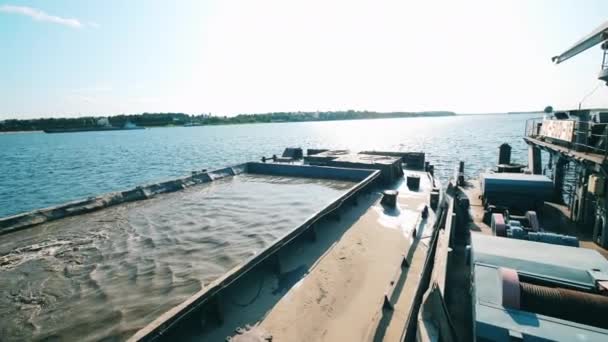 Modern barge working with sand on extraction site. — Stock Video