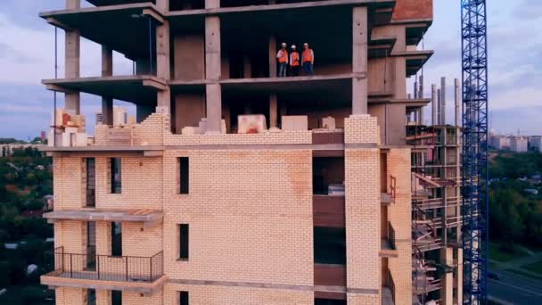 Architects are standing in a multistory house in progress — Stock Video