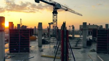 Proje alanında beton binalar devam ediyor. Şantiyenin havadan görünümü.