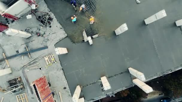 Betonnen vloer van een gebouw in uitvoering in een Top View — Stockvideo