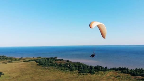 Parawing-Flug von zwei Personen im Tandem — Stockvideo