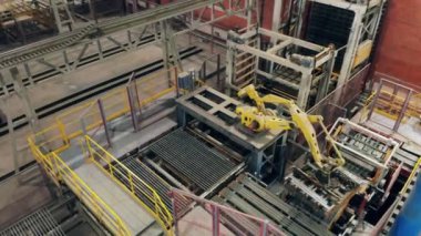Robot taşıma kompleksi olan endüstriyel ekipmanlar