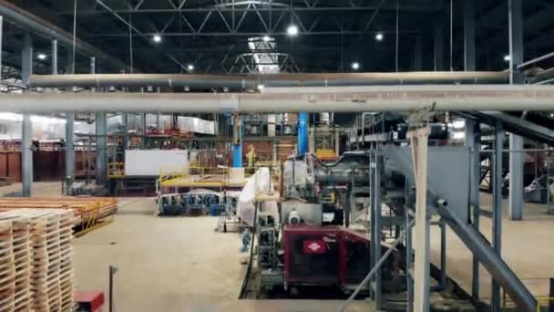 Industrifabrik fylld med modern utrustning — Stockvideo