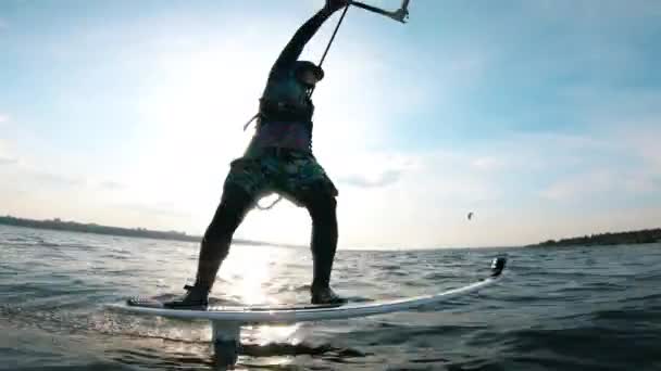 Male athlete kite surfing on river. — Stock Video