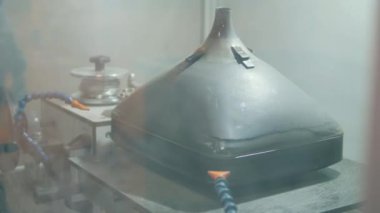 Hurdaya atılmış eski metal çöpler..