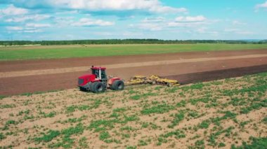 Alanı temizleyip tohumluyorlar.