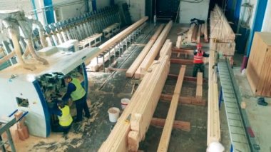 Fabrikalara yerleştirilen ahşap kalıpların en üst görüntüsü.